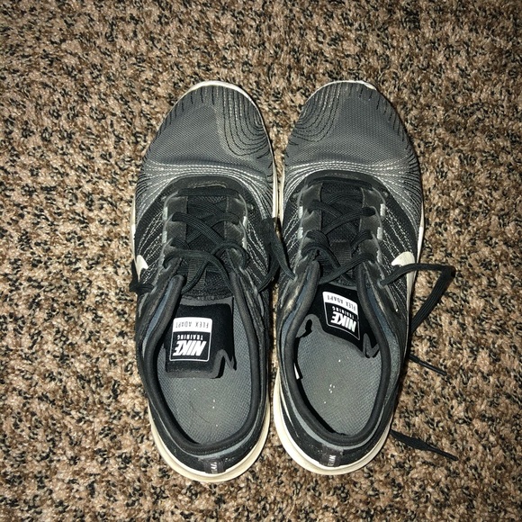 Nike shoes - Picture 2 of 5